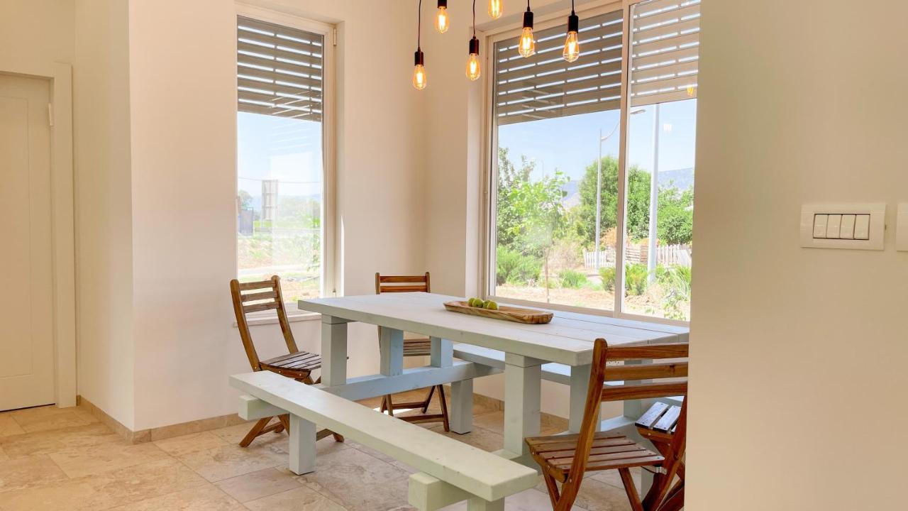 הבית הלבן בכפר בלום Villa ภายนอก รูปภาพ