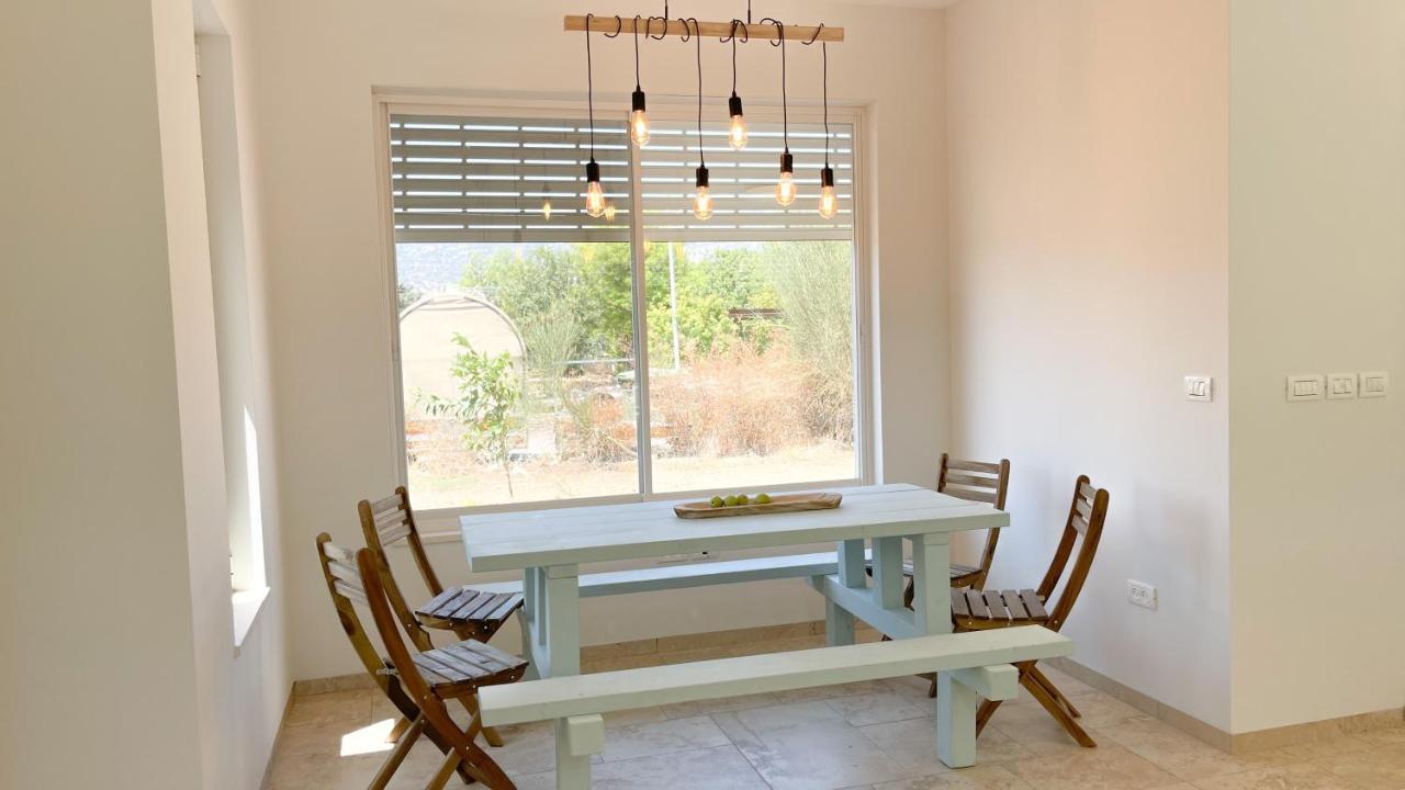 הבית הלבן בכפר בלום Villa ภายนอก รูปภาพ