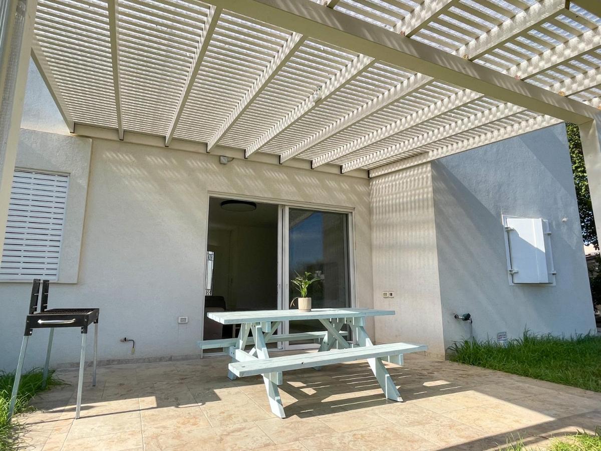 הבית הלבן בכפר בלום Villa ภายนอก รูปภาพ