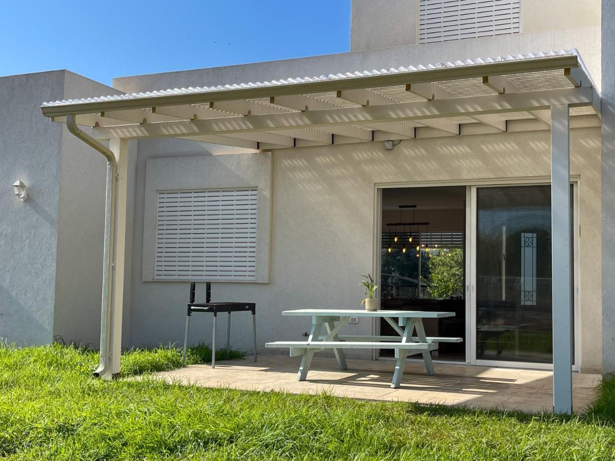 הבית הלבן בכפר בלום Villa ภายนอก รูปภาพ