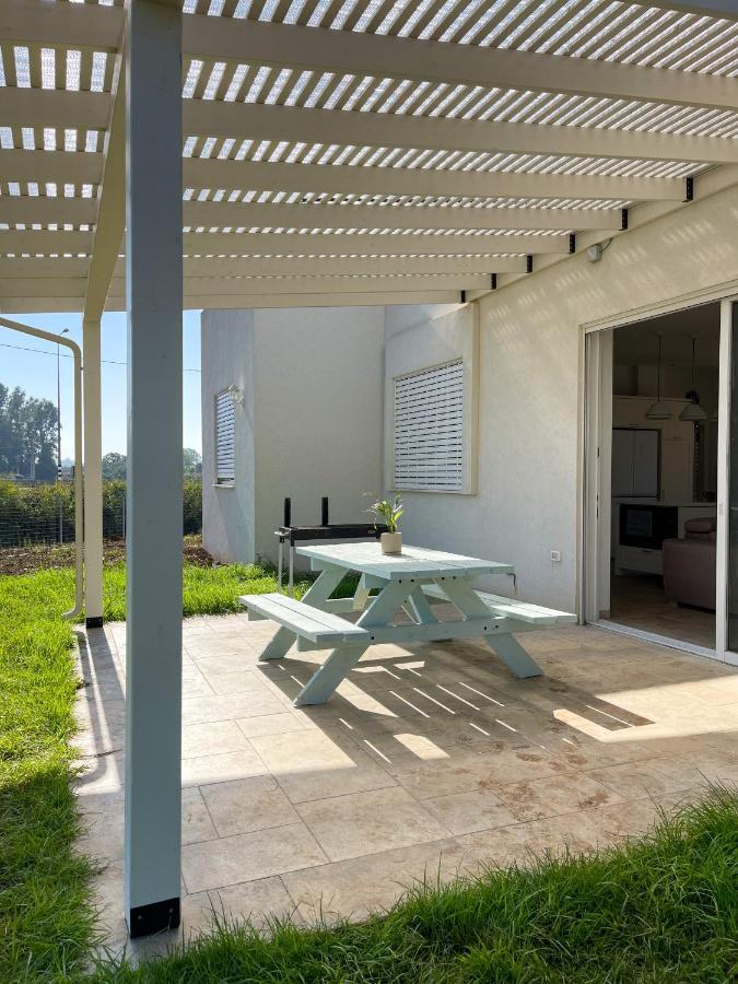 הבית הלבן בכפר בלום Villa ภายนอก รูปภาพ